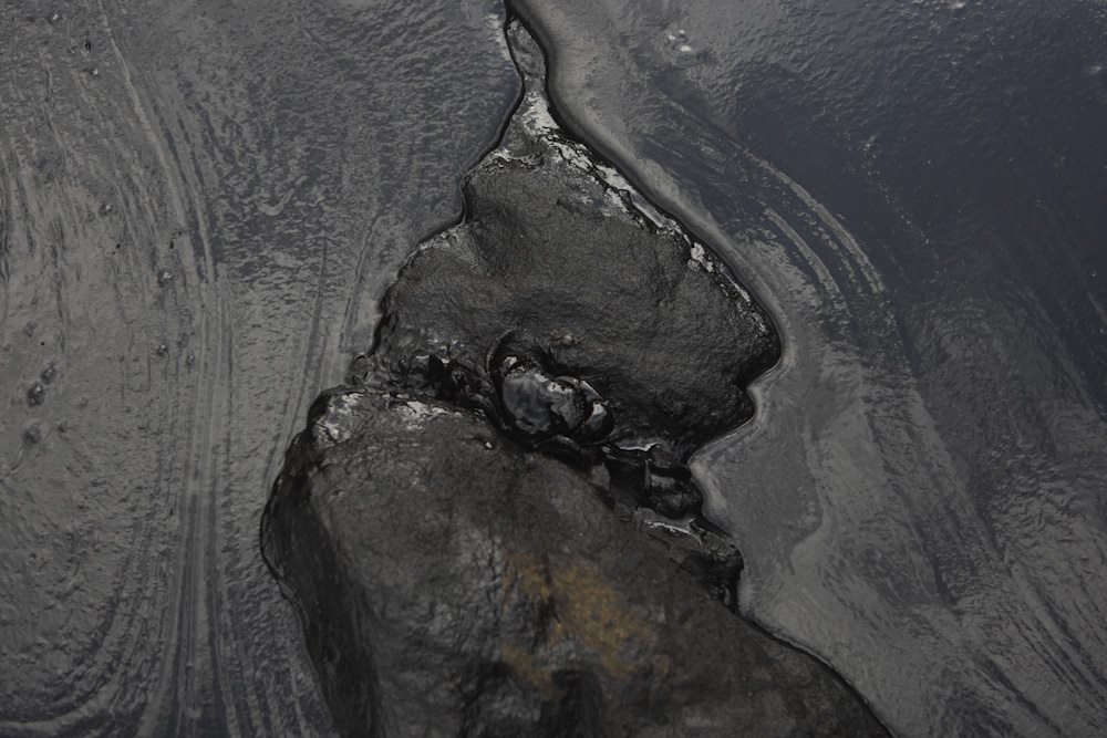 Marine oil pollution prevention equipment for oil spill response at sea